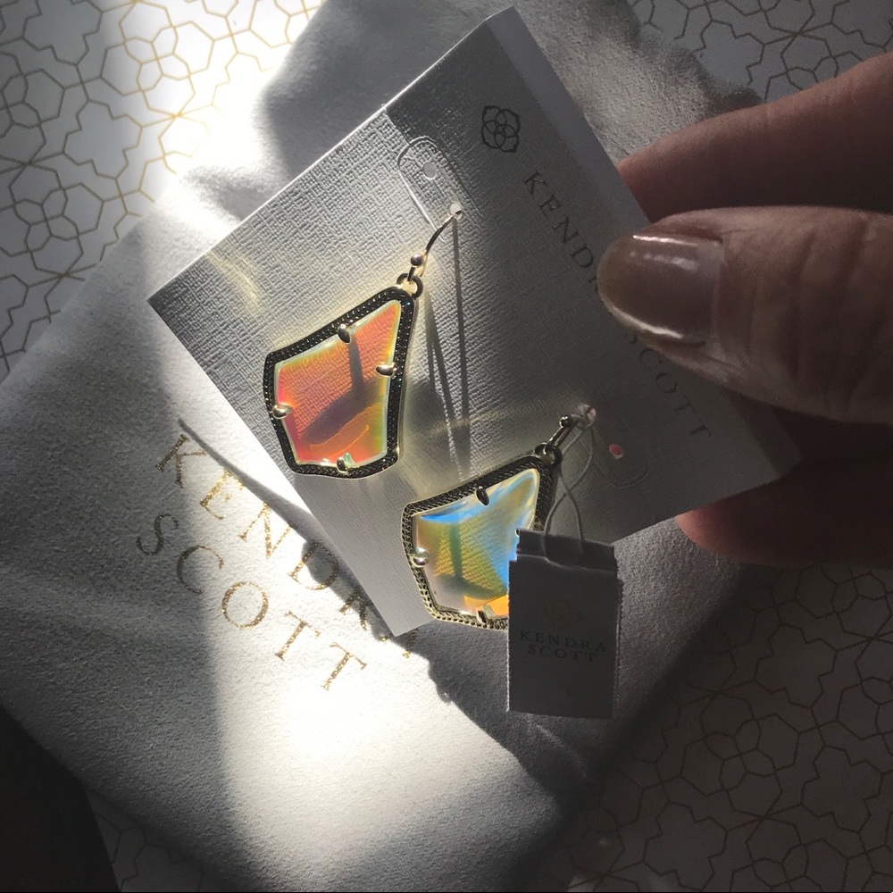Overpriced Kendra Scott on Poshmark